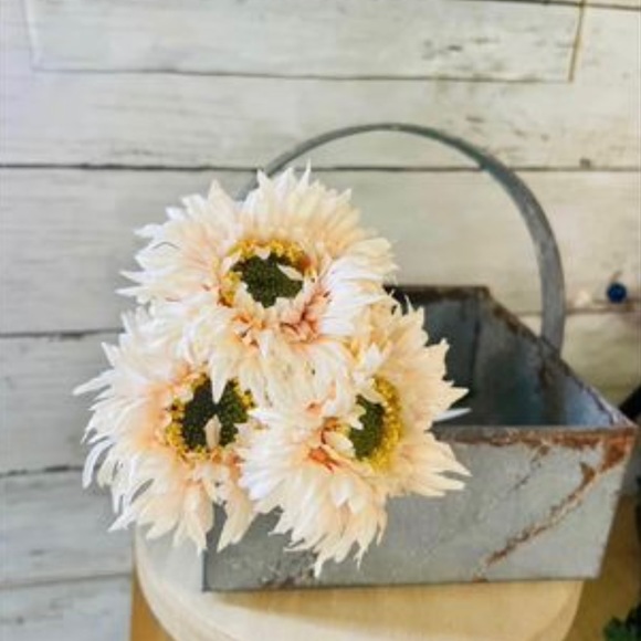 *Triple Gerbera Daisy Bouquet, Cream Pink - Picture 4 of 10
